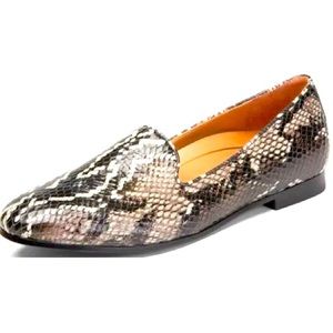 Vionic willa boa snake skin loafer
Size 9
